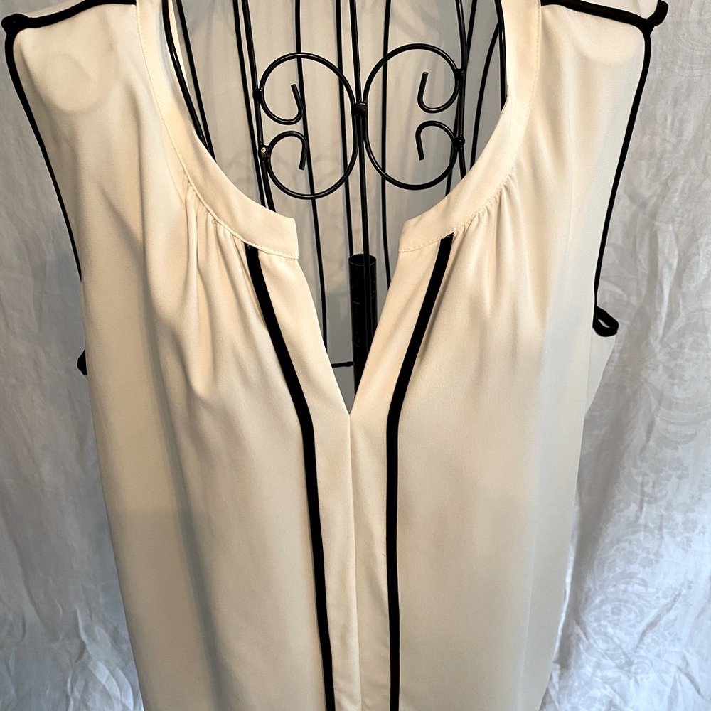 Calvin Klein sleeveless top. Size XL. Cream w black detailing at neck and arm
